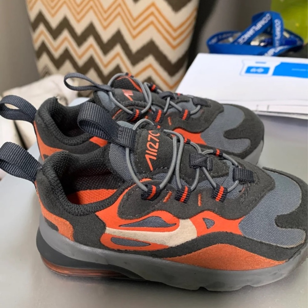 Nike 270